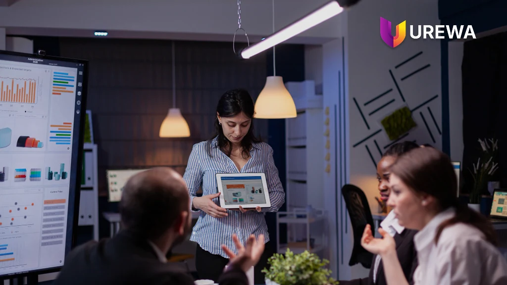 A seven-step Microsoft Dynamics 365 implementation path: map processes, define goals, select applications, prepare data, plan integrations, train employees and review results